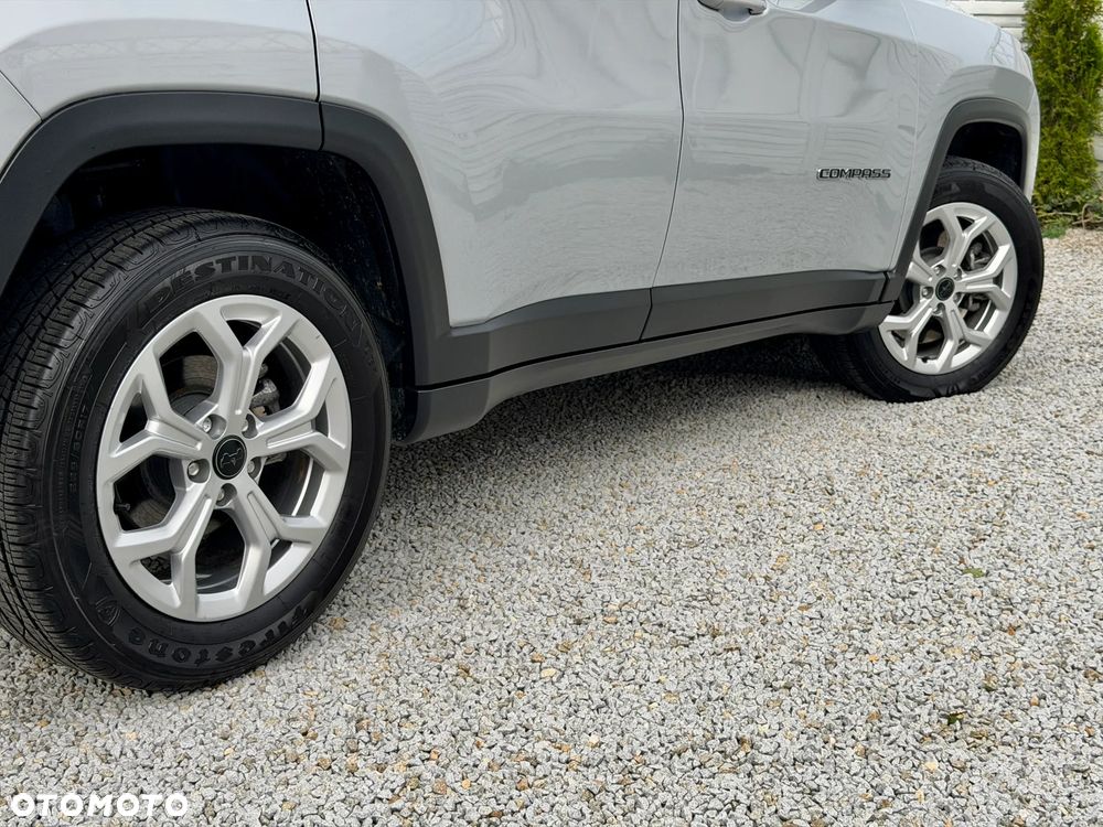 Jeep Compass - 32