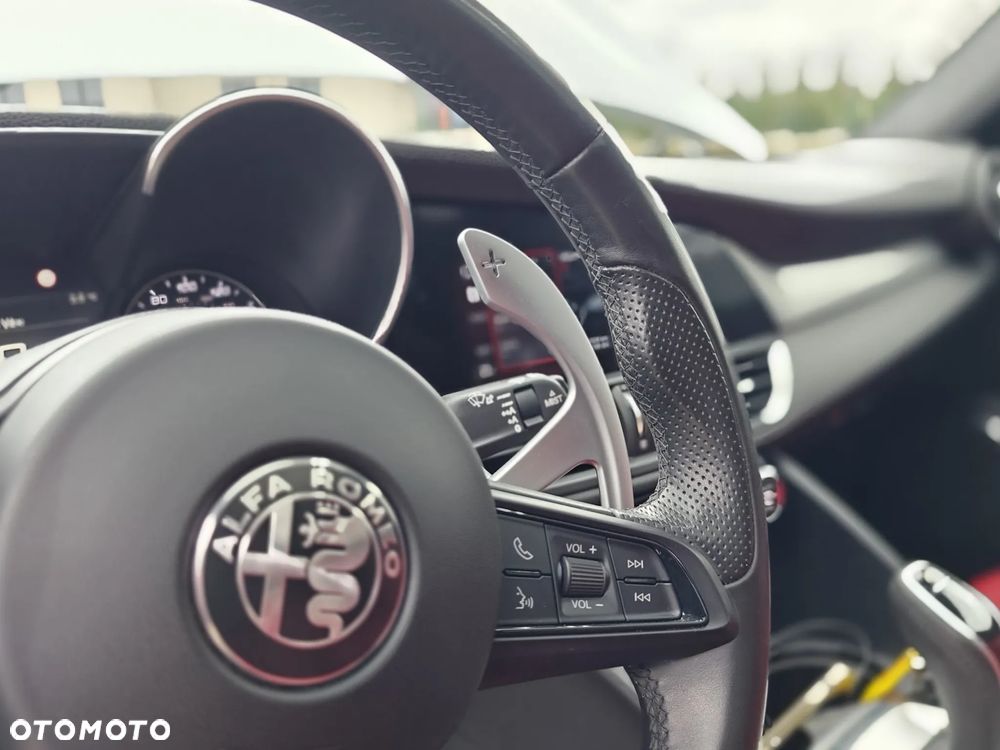Alfa Romeo Giulia 2.0 Turbo 16V AT8 Veloce Ti - 36