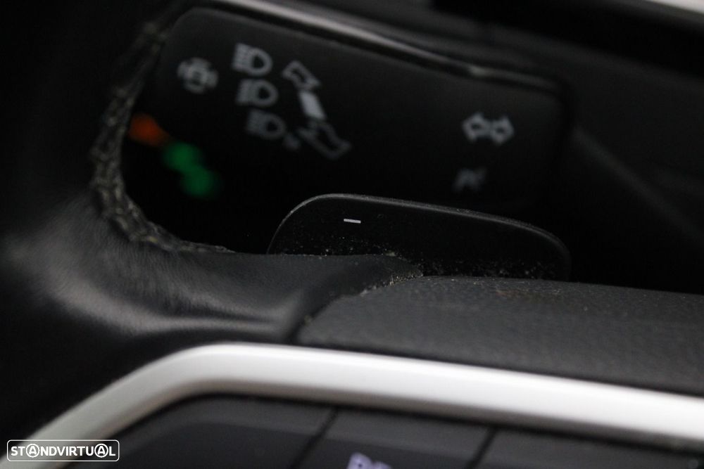 VW Passat Variant 2.0 TDI Business DSG - 12