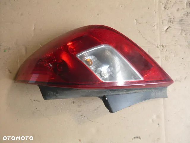 LAMPA PRAWY TYŁ PRAWA TYLNA OPEL CORSA D - 15