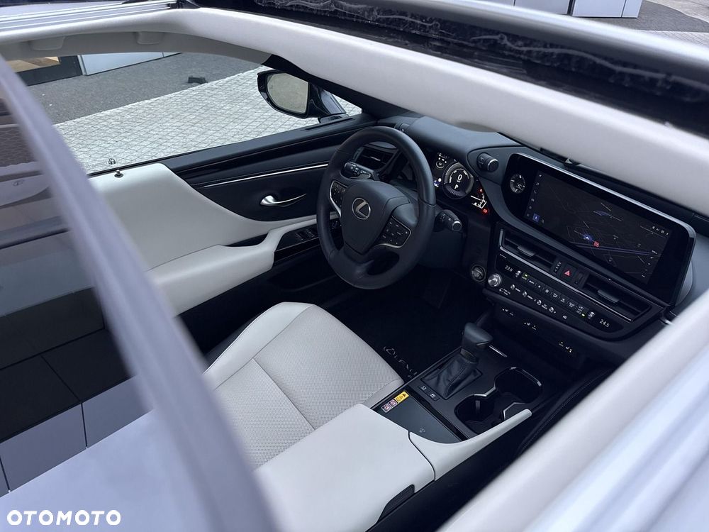 Lexus ES 300h Business Edition - 22