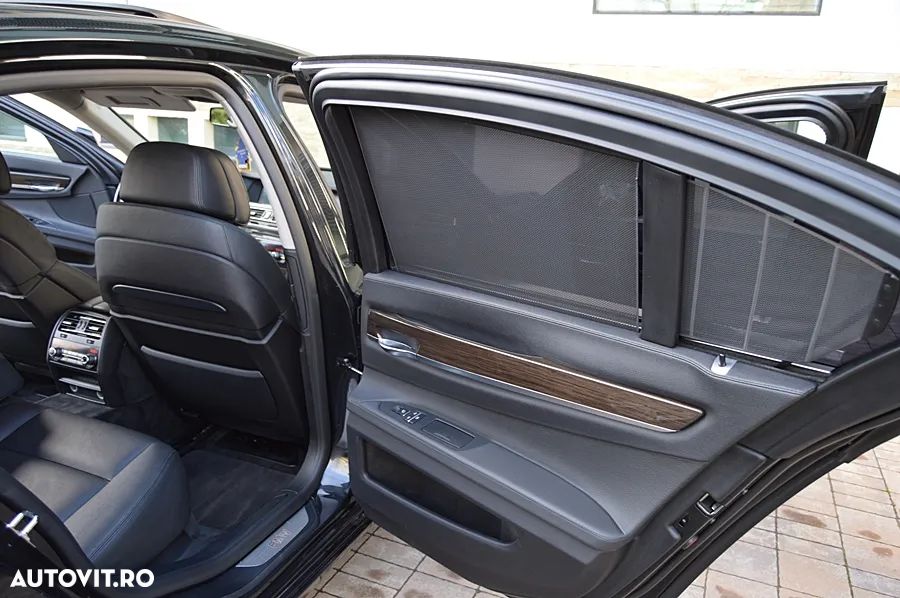 BMW Seria 7 730d - 32