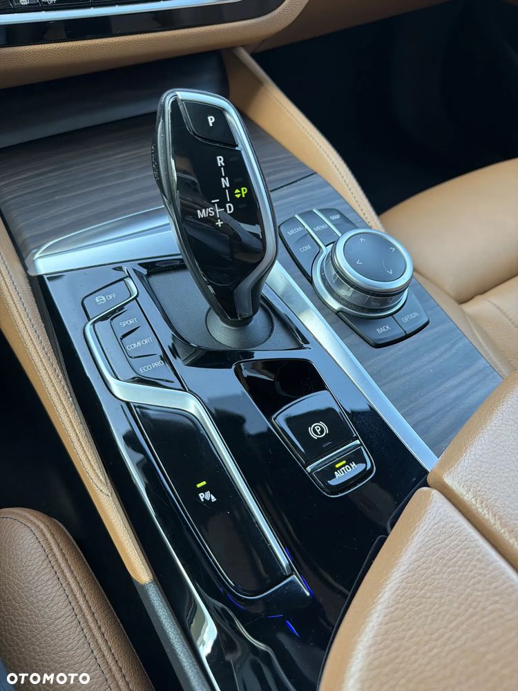 BMW Seria 5 520d xDrive M Sport sport - 23