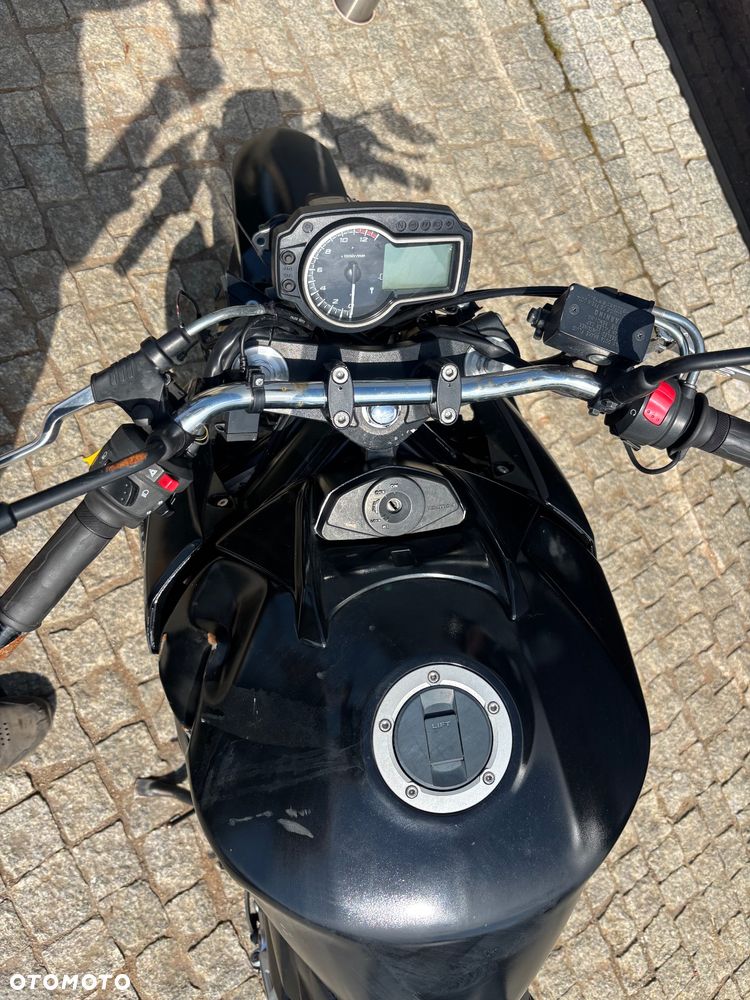 Suzuki GSR - 8