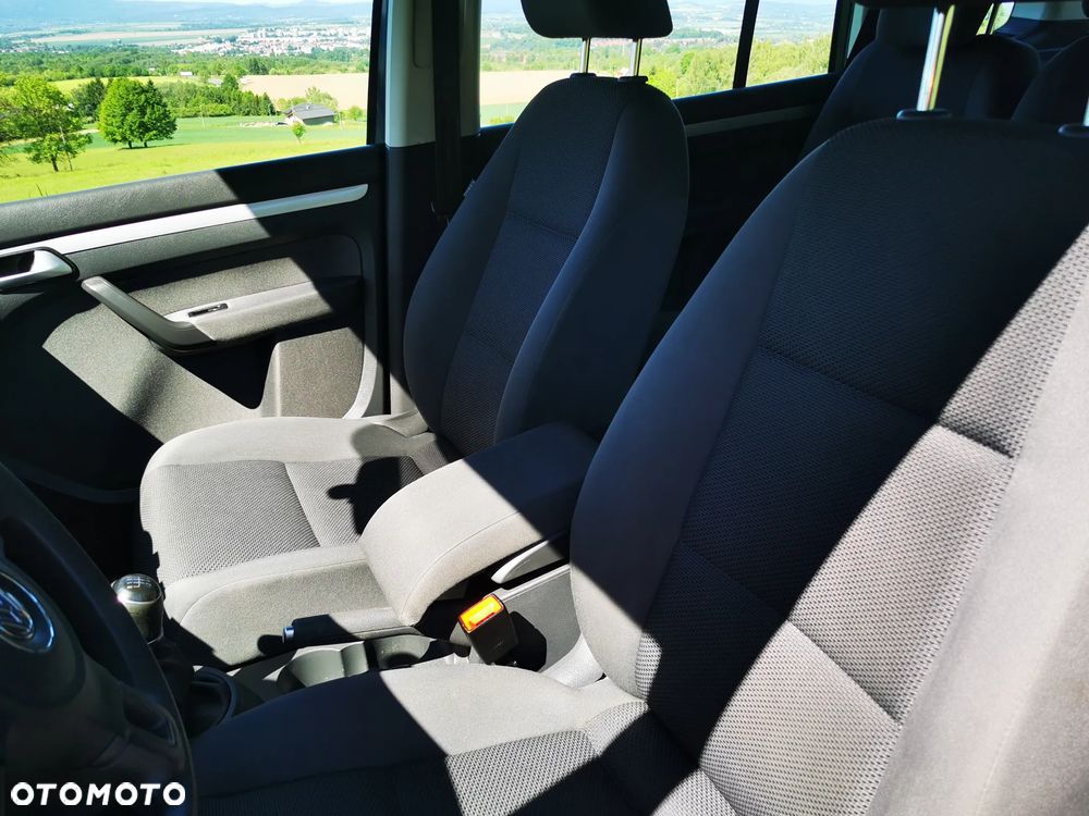 Volkswagen Touran - 12