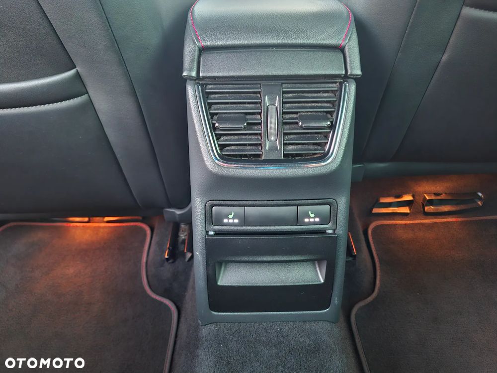 Skoda Octavia 2.0 TDI DSG RS - 18