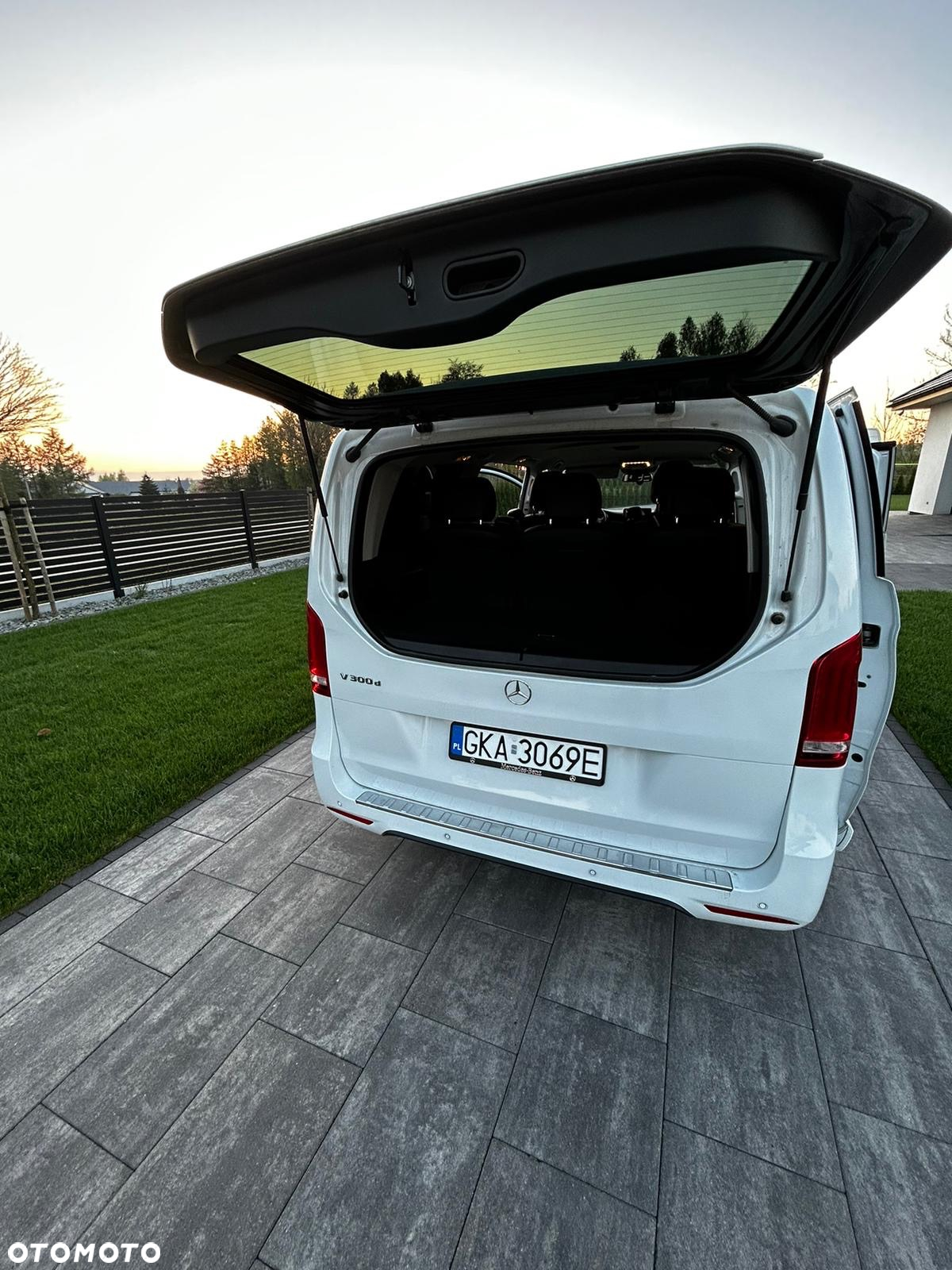 Mercedes-Benz Klasa V 300 d Avantgarde 9G-Tronic (d³ugi) - 14