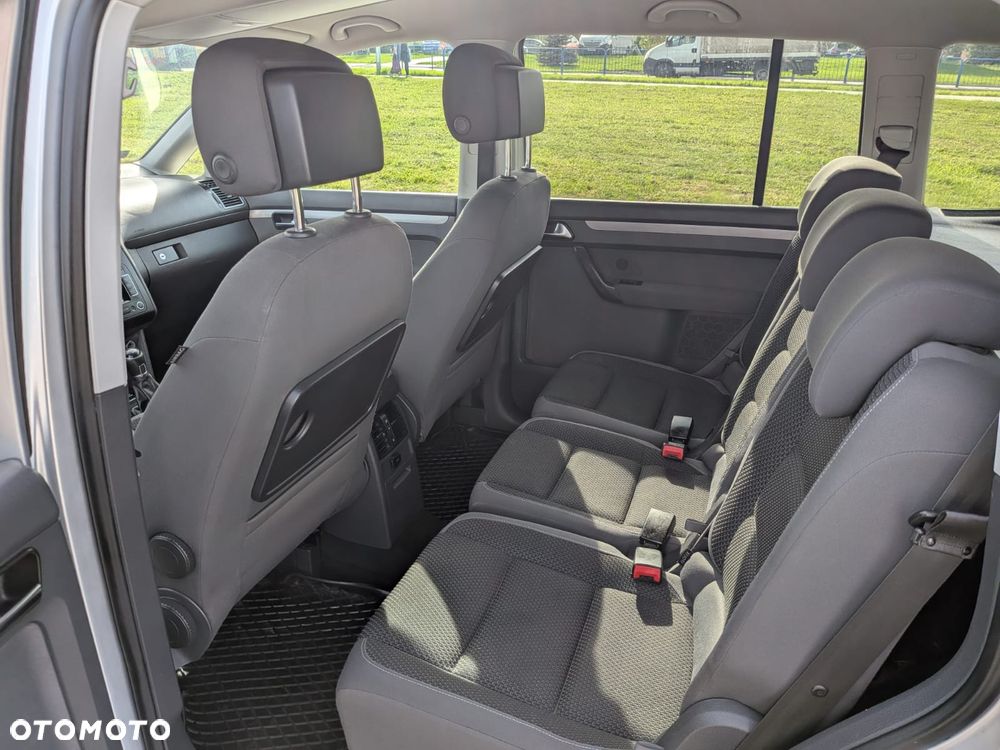Volkswagen Touran - 11