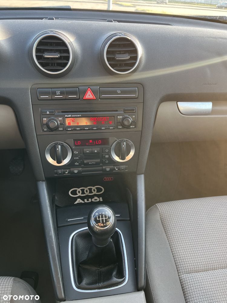 Audi A3 3-drzwiowe 1.6 Attraction - 16