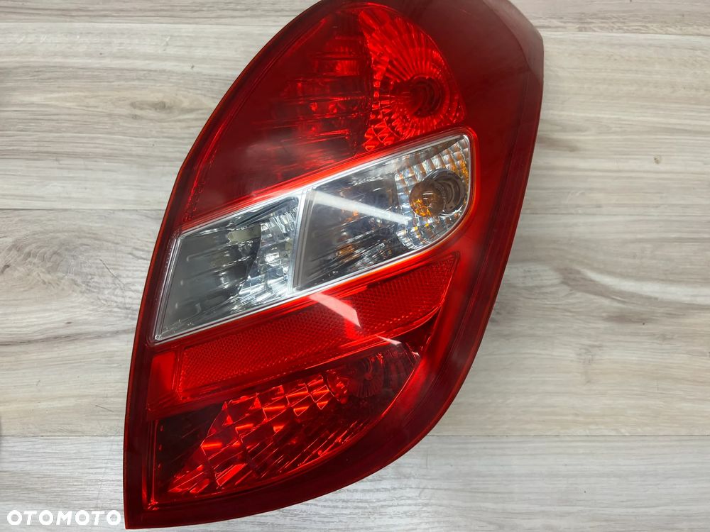 LAMPA TYLNA PRAWA HYUNDAI I20 - 3