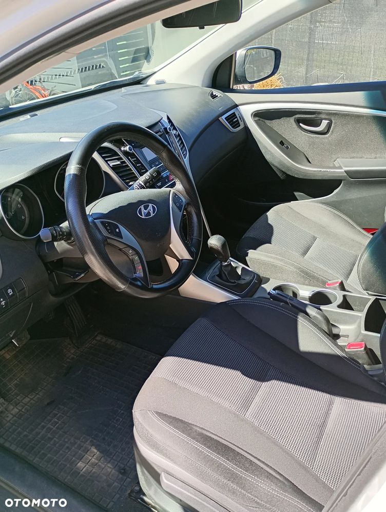 Hyundai i30 1.6 CRDi Classic + - 7