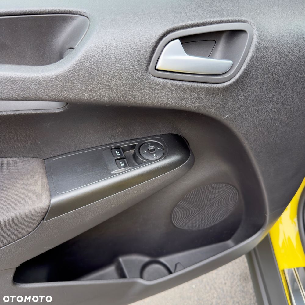 Ford Transit Courier - 12