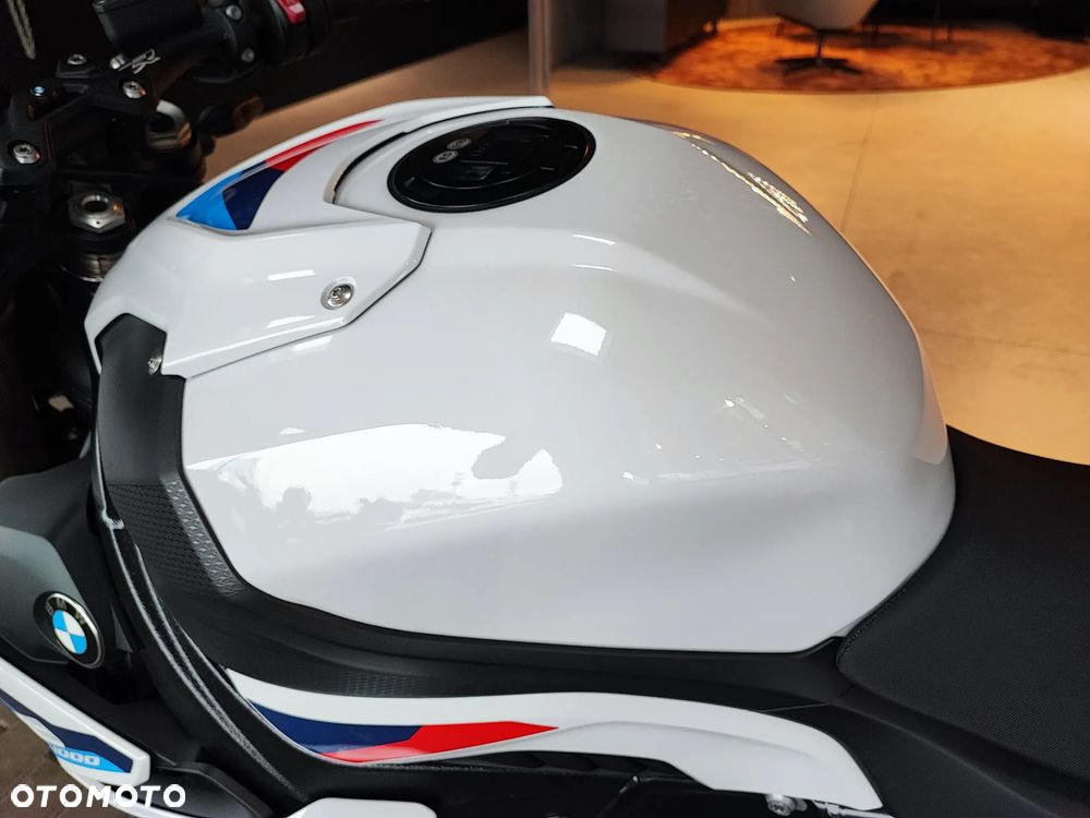 BMW S - 13