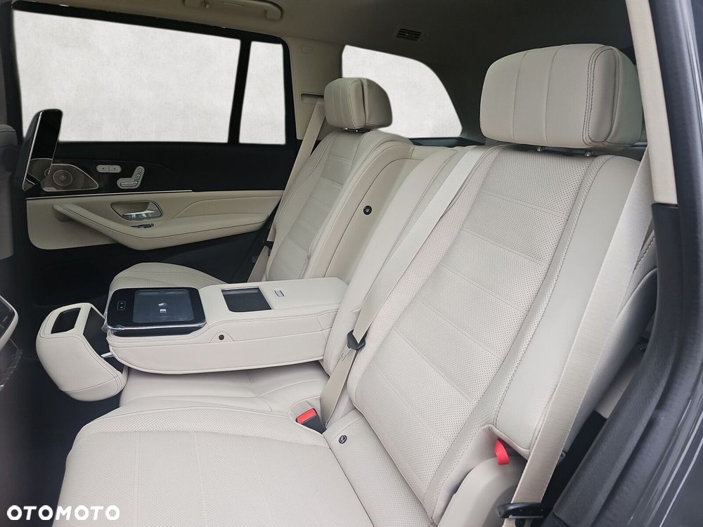 Mercedes-Benz GLS - 12