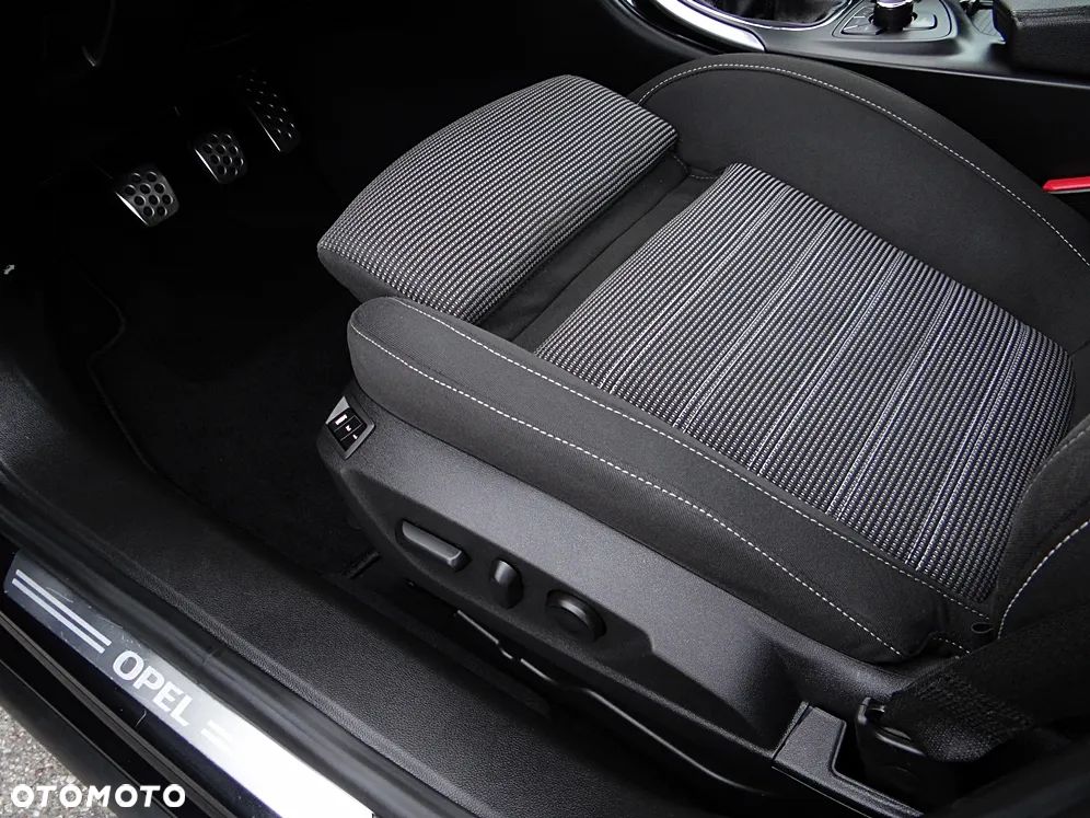 Opel Insignia 2.0 Turbo - 33