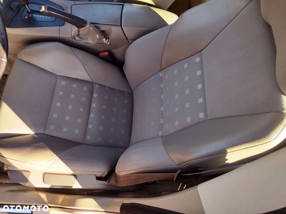 Volvo S60 2.4 Kinetic - 26