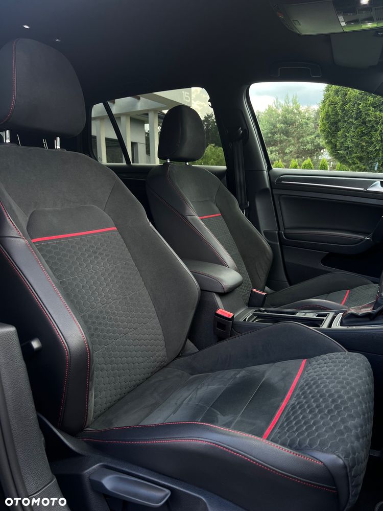 Volkswagen Golf - 11