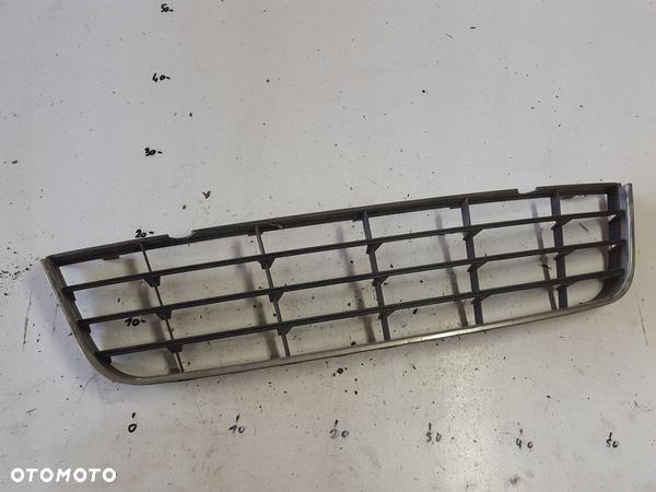 VW EOS 06-10r KRATKA ZDERZAKA ŚRODKOWA 1Q0853677