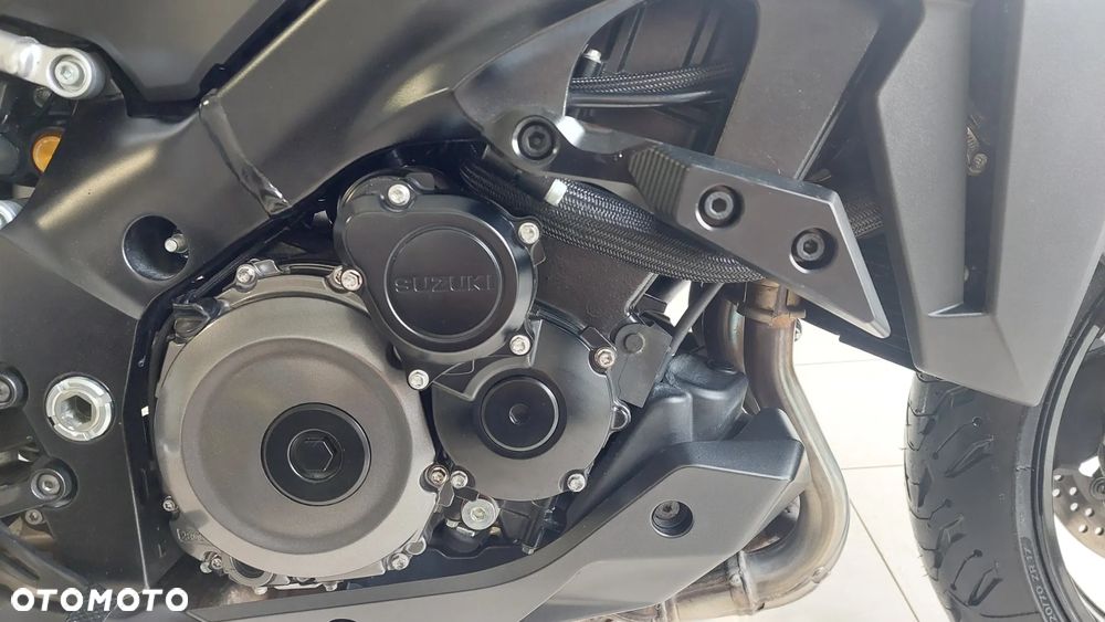 Suzuki GSX 1000 - 23