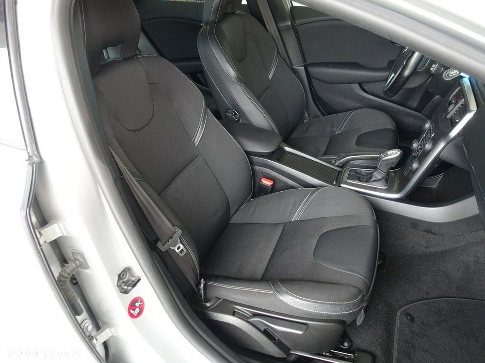Volvo V40 D3 Geartronic Momentum - 22