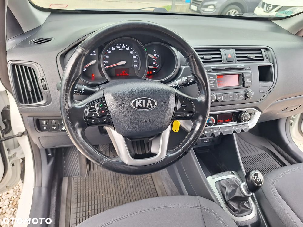 Kia Rio 1.4 Fifa World Cup Edition - 15