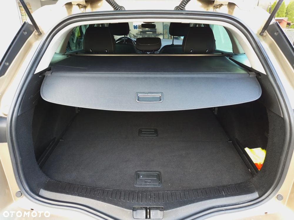 Renault Megane ENERGY TCe 140 EDC LIMITED - 29