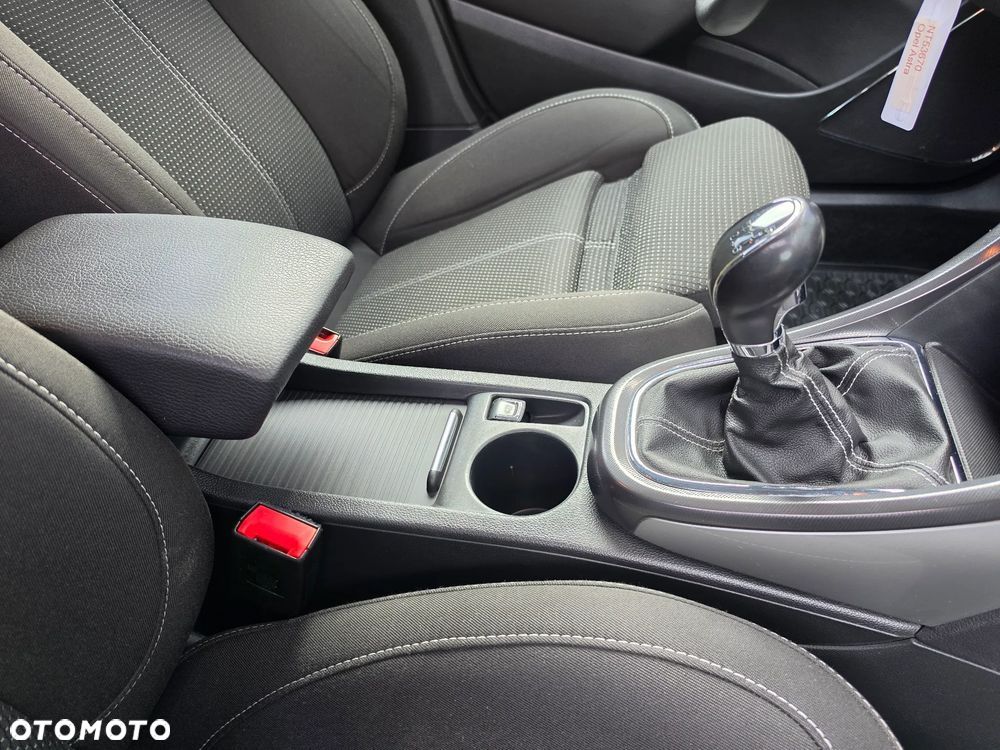 Opel Astra 1.4 Turbo Innovation - 25