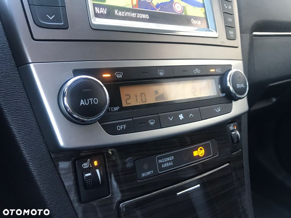 Toyota Avensis 1.8 Premium - 34