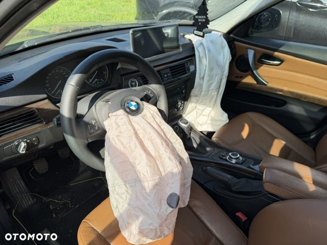 BMW Seria 3 320d xDrive - 14