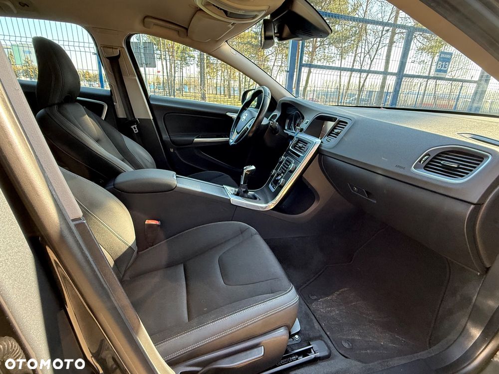 Volvo V60 D4 Drive-E Kinetic - 27