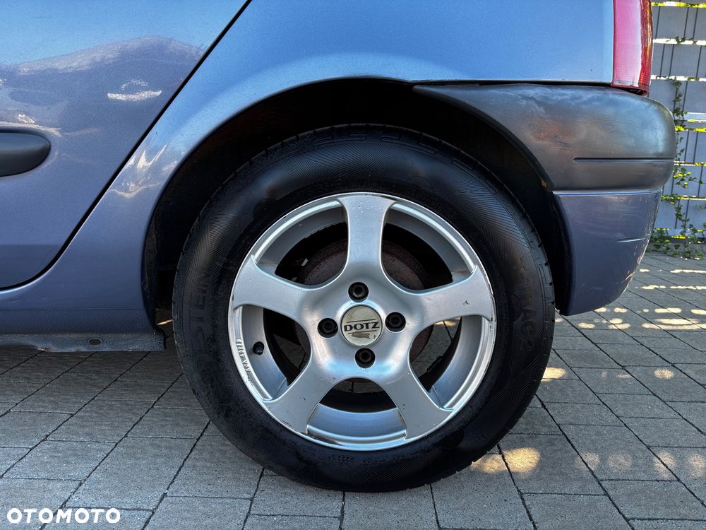 Renault Clio 1.4i RT 16V - 31