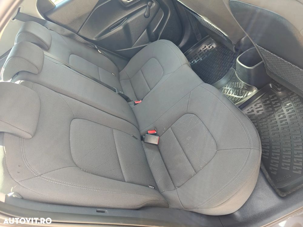 Kia Rio 1.2 Fifa World Cup Edition - 6