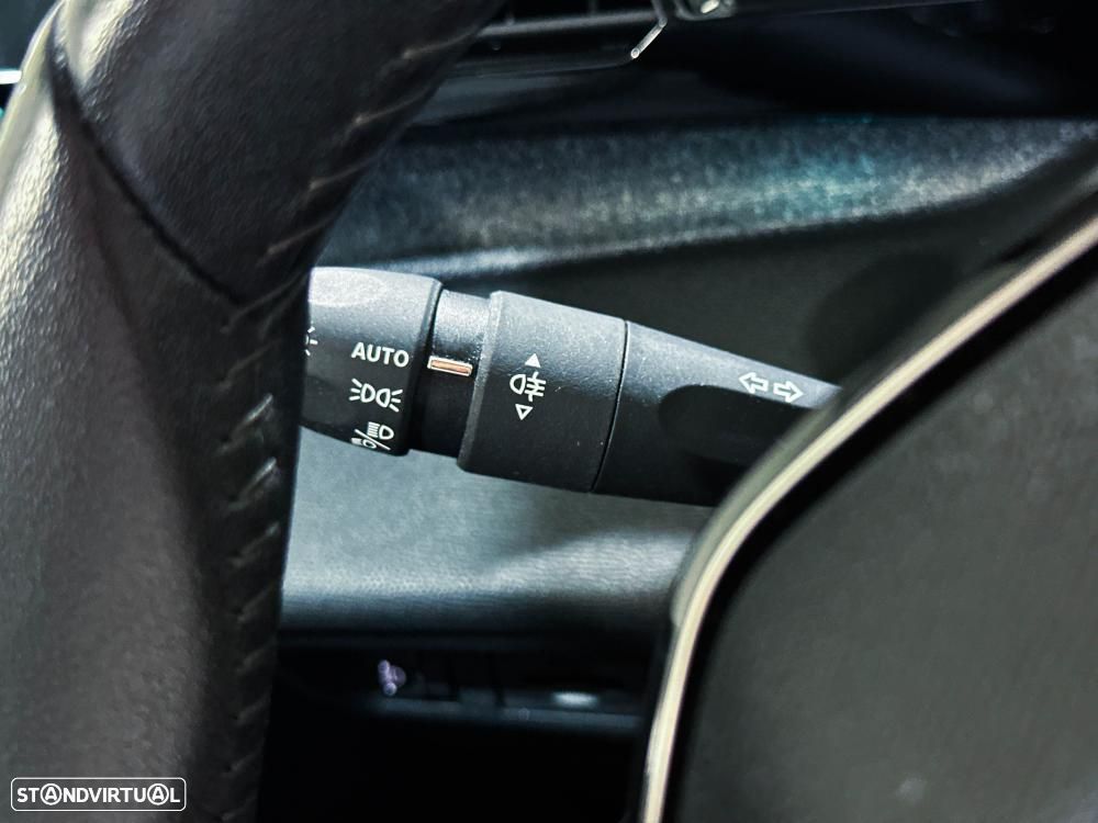 Peugeot 408 1.2 PureTech Allure Pack EAT8 - 29