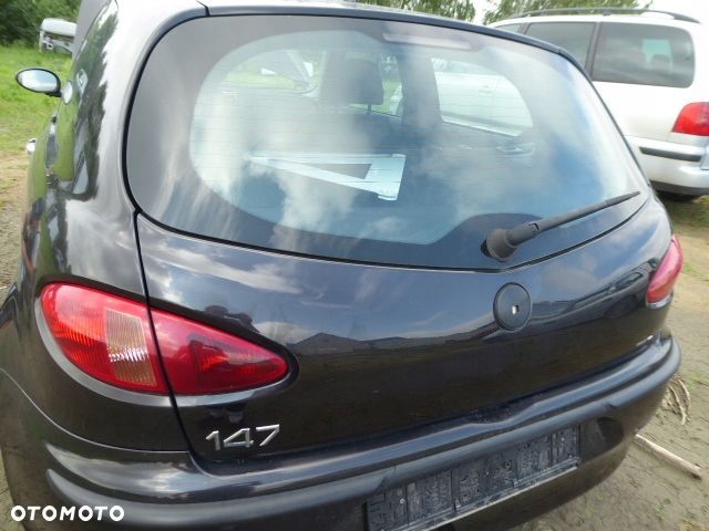 ALFA ROMEO 147 00-04 KLAPA BAGAŻNIKA SZYBA TYŁ GOŁA 821A HB 3D - 2