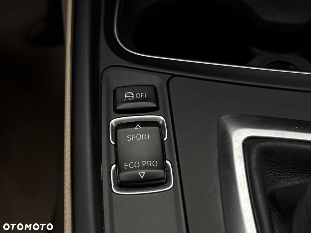 BMW Seria 3 320i GPF Advantage - 16