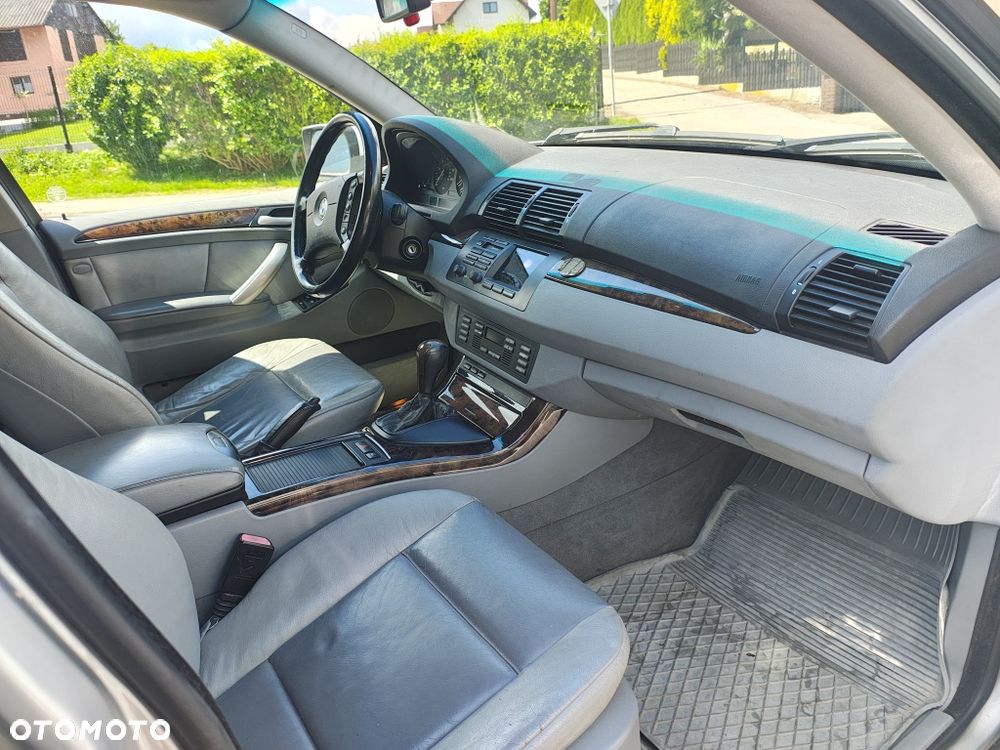 BMW i5 - 5