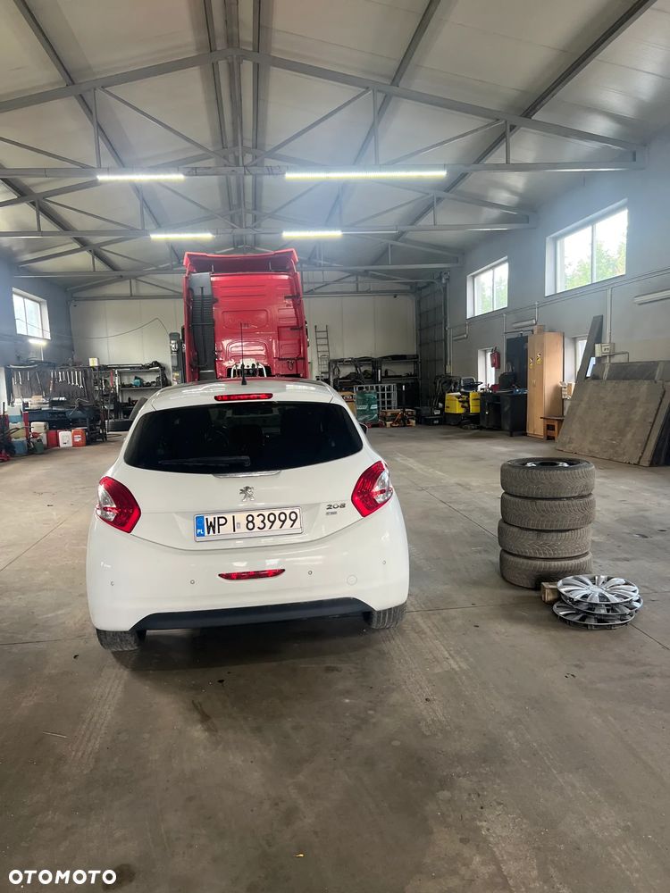 Peugeot 208 - 4