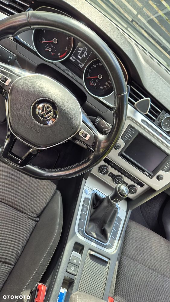 Volkswagen Passat 2.0 TDI (BlueMotion Technology) Comfortline - 16