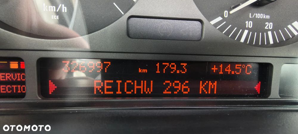 BMW Seria 5 528i - 24