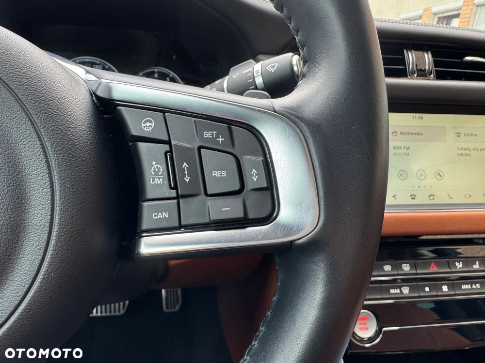 Jaguar XF 25t Portfolio - 22