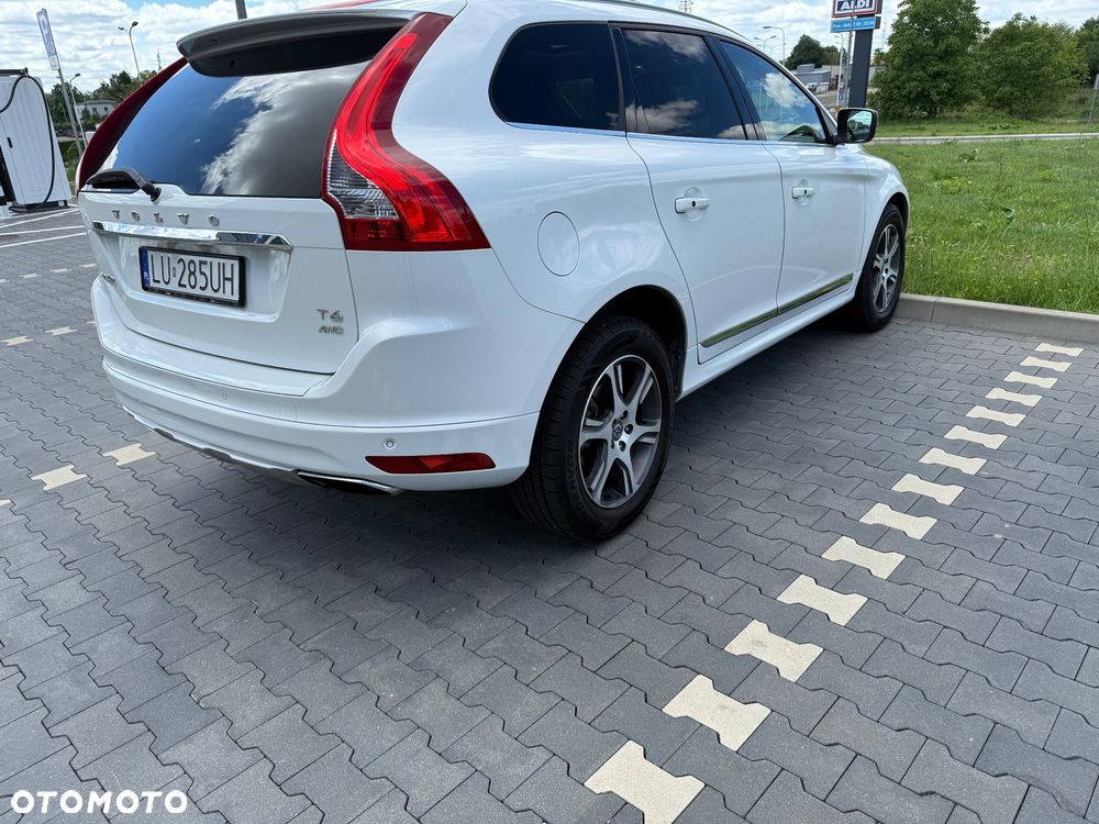 Volvo XC 60 T6 AWD Momentum - 4