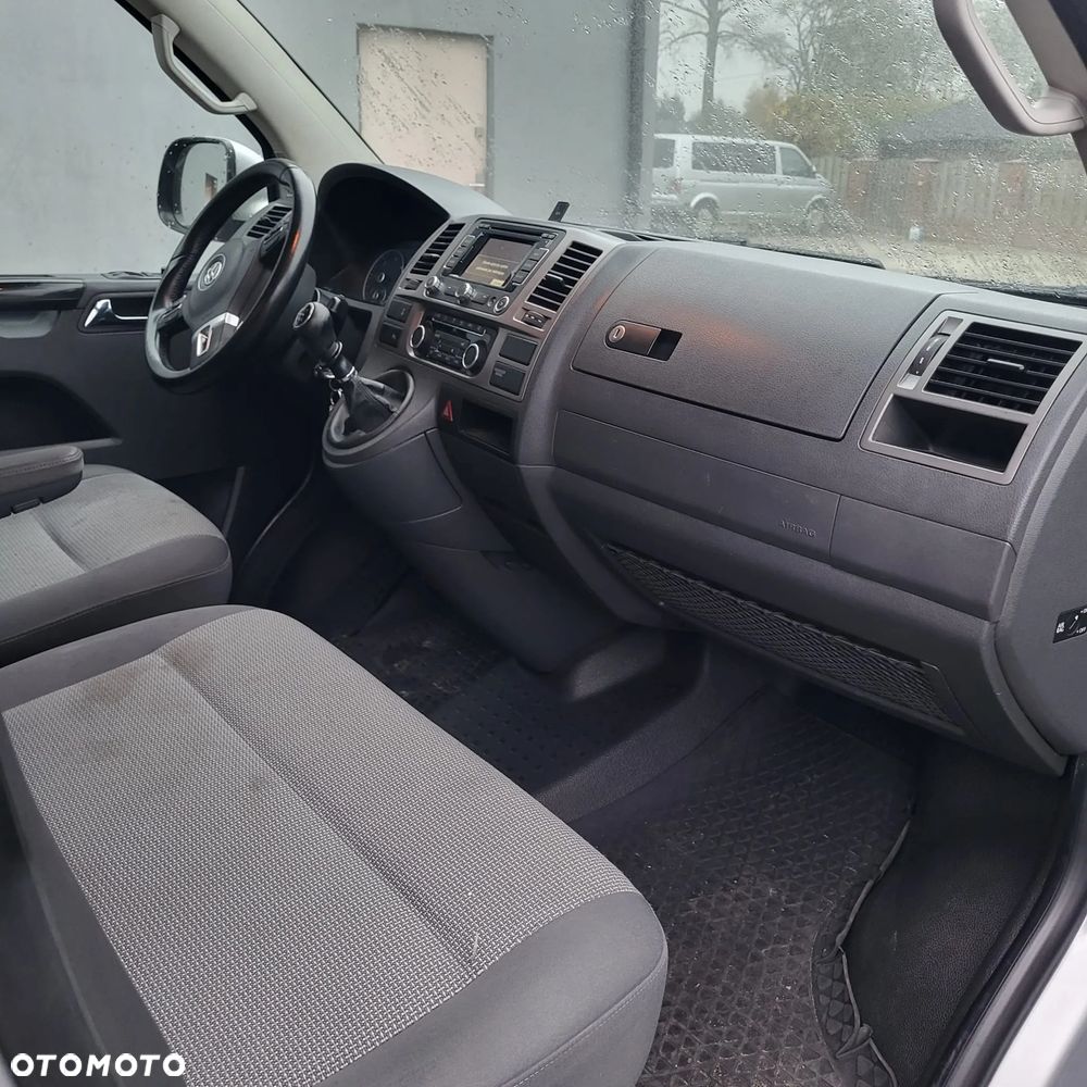 Volkswagen Caravelle - 2