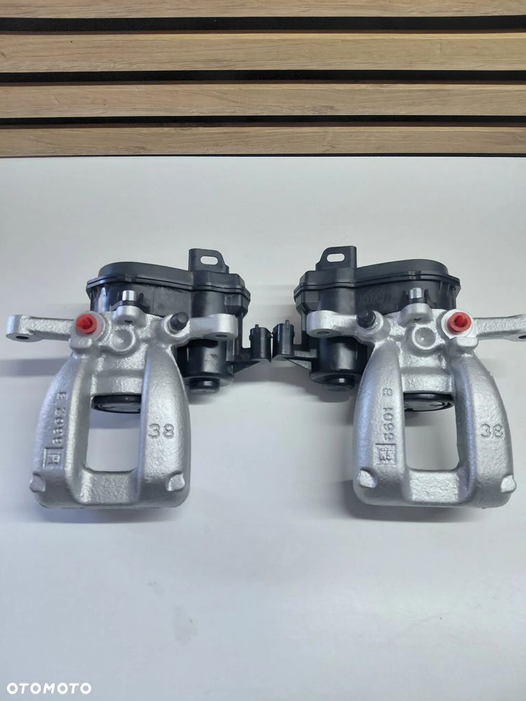 Zacisk tył Lewy Prawy Opel Insignia B - 2