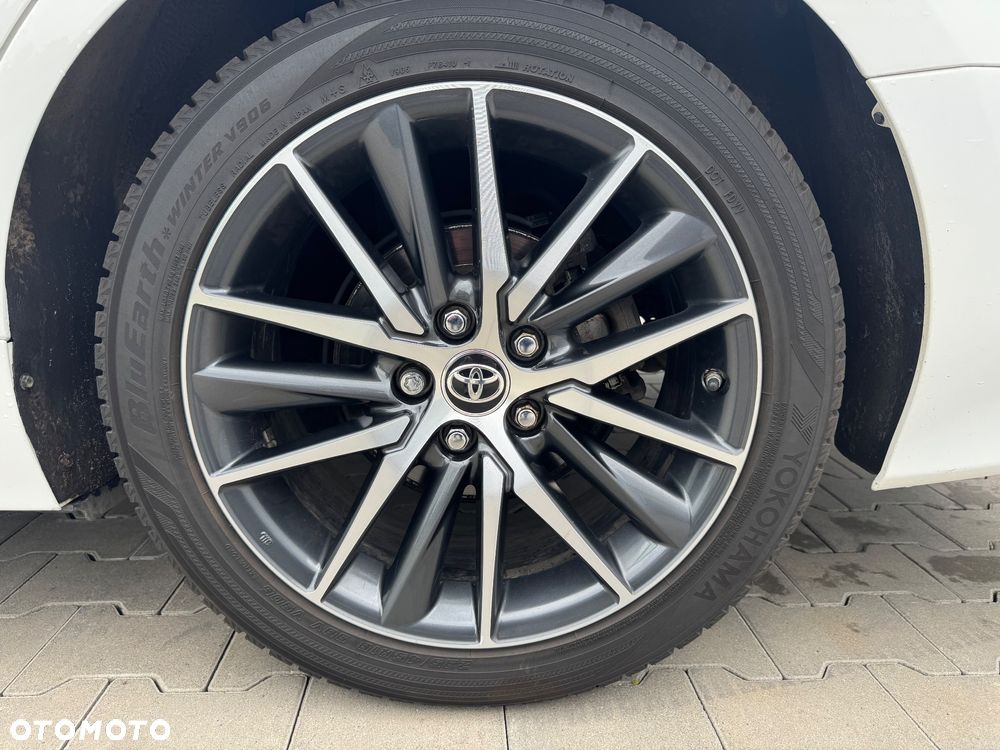 Toyota Camry - 26