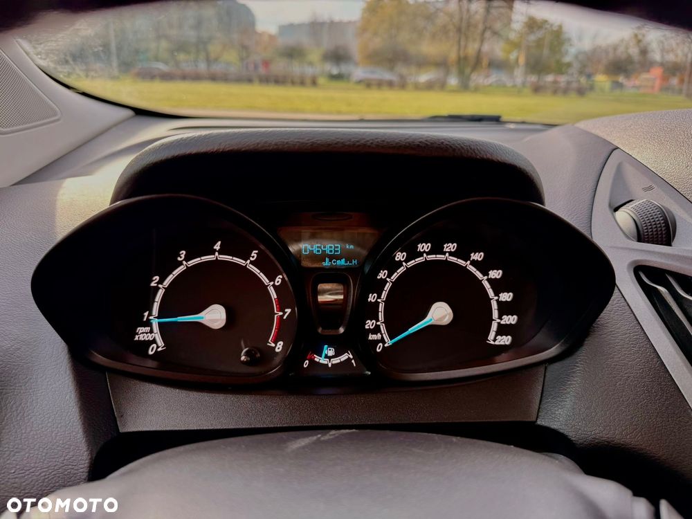 Ford Transit Courier - 12