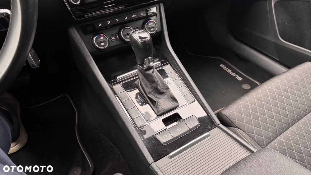 Skoda Superb 2.0 TDI Style DSG - 28