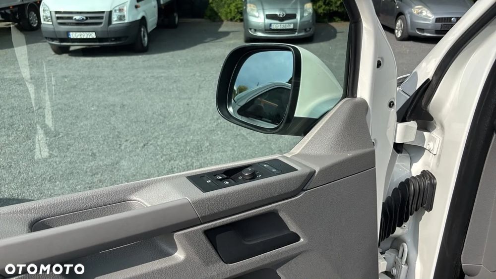 Volkswagen Transporter - 11