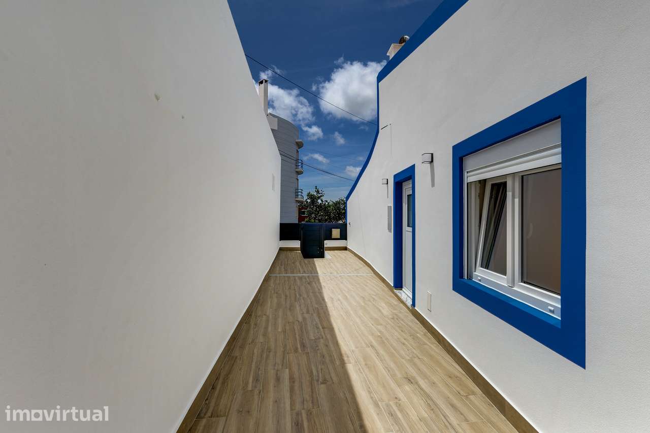 Moradia totalmente remodelada em Cascais, a poucos minutos da praia - Grande imagem: 2/32