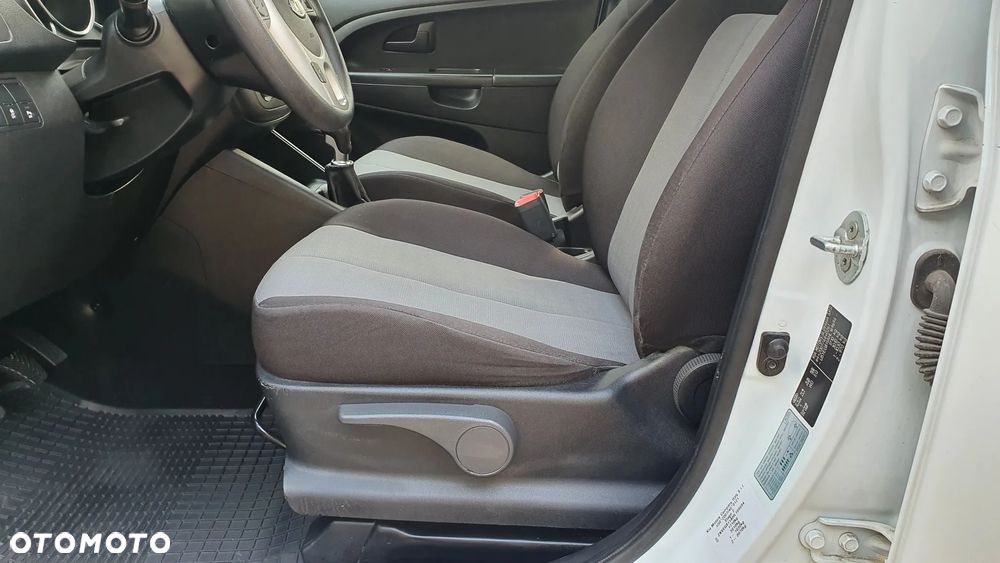 Kia Venga 1.4 Business Line - 11