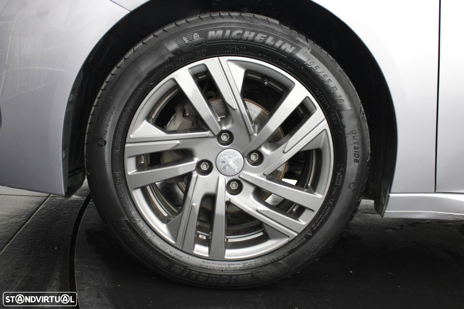 Peugeot 208 1.2 PureTech Active Pack - 24